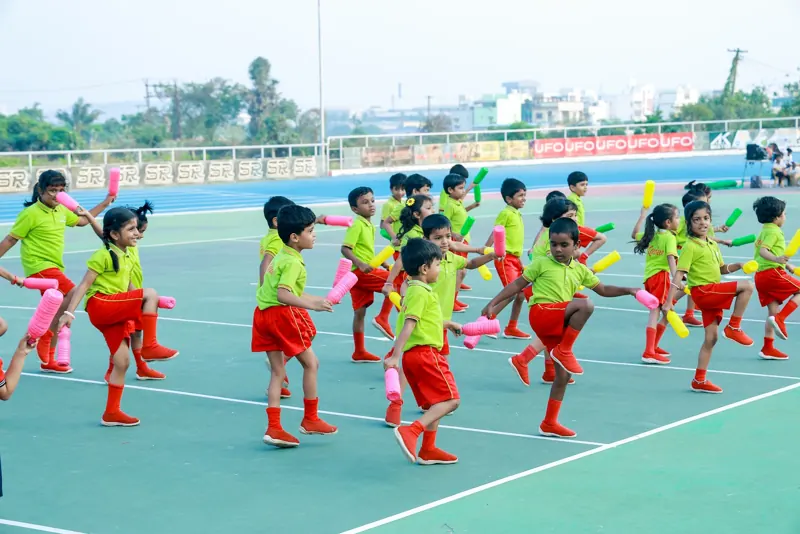 A drill with coloured discs on the green court